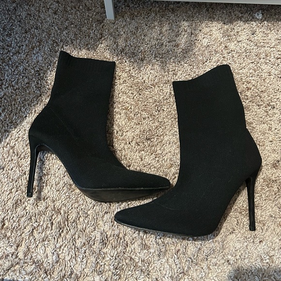 Shoes - 🌼 Black Knit Ankle Boots